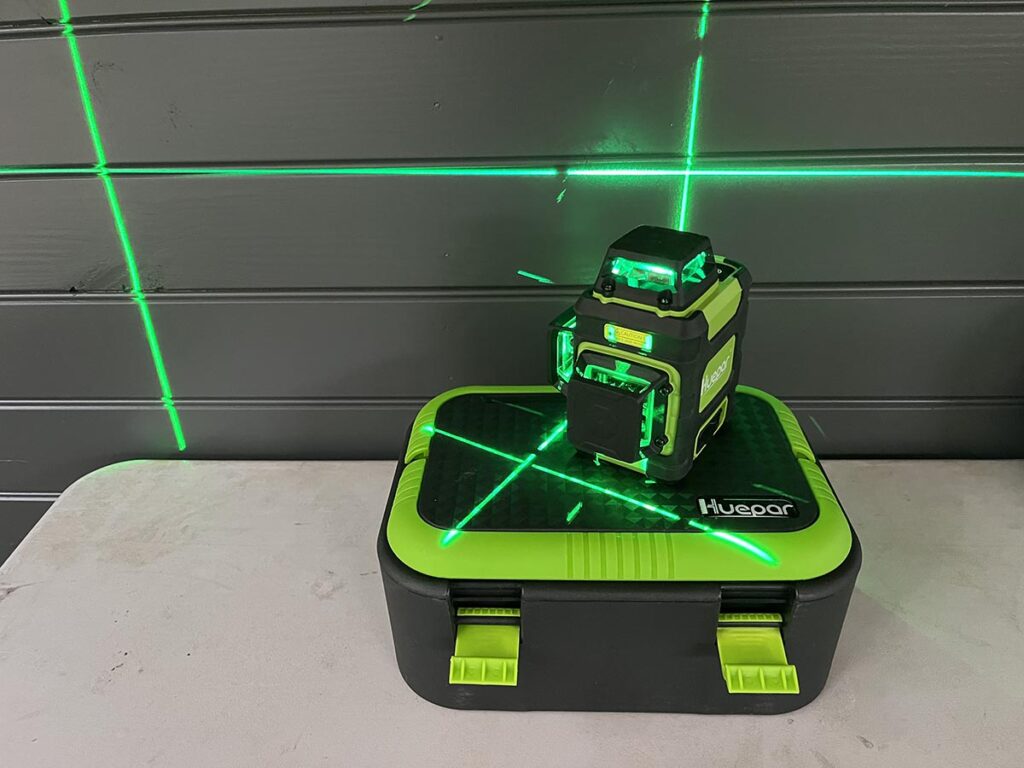 Huepar-Laser-Level-action.jpg