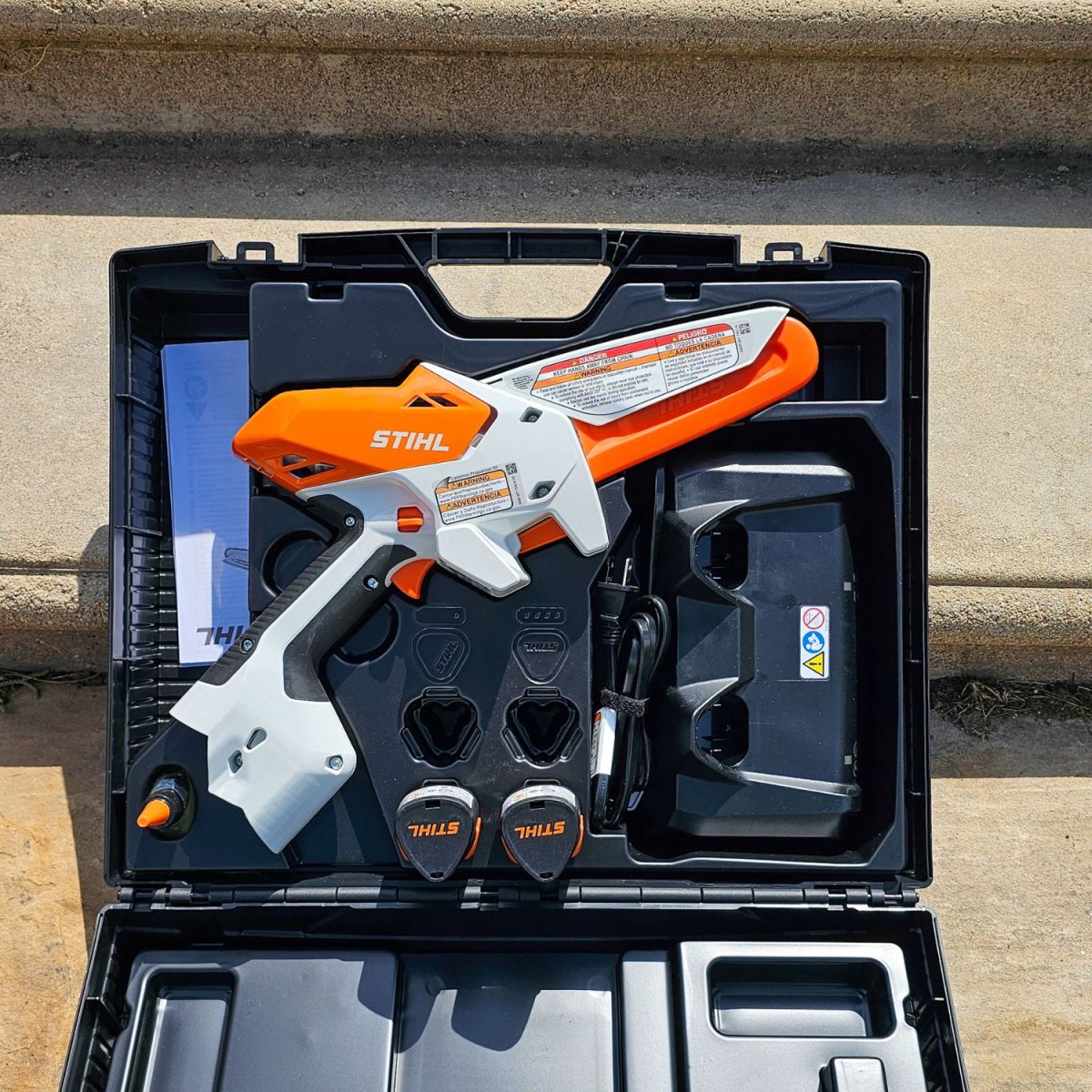 Stihl GTA 30 хранится в футляре.