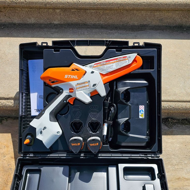Stihl GTA 30 хранится в футляре.
